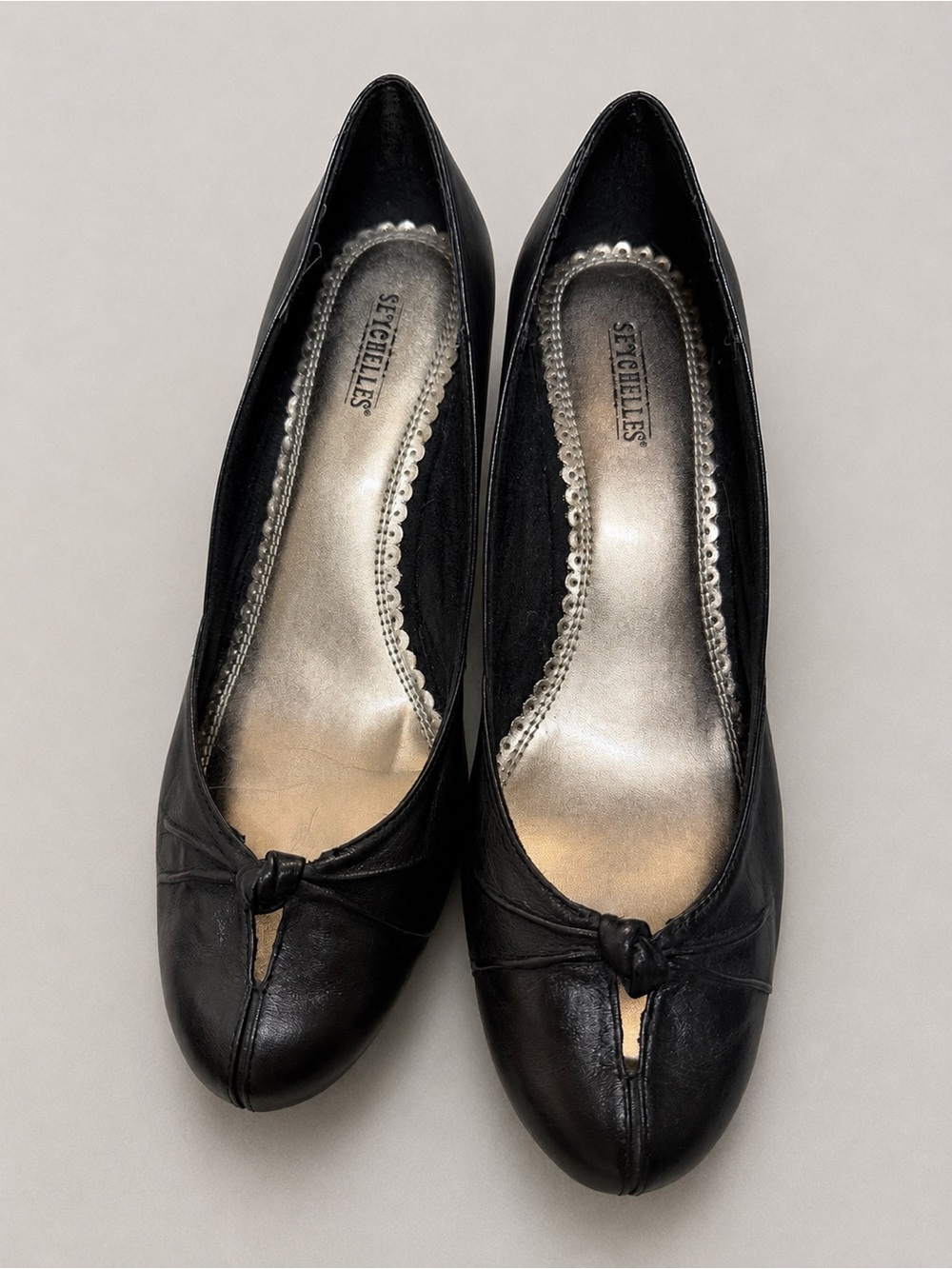 Seychelles Black Leather Knot Peep Toe Pumps Heels 8.5 2 1/2" heel height